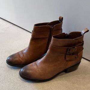 Arturo Chiang brown/Tan Leather Ankle Booties 8
